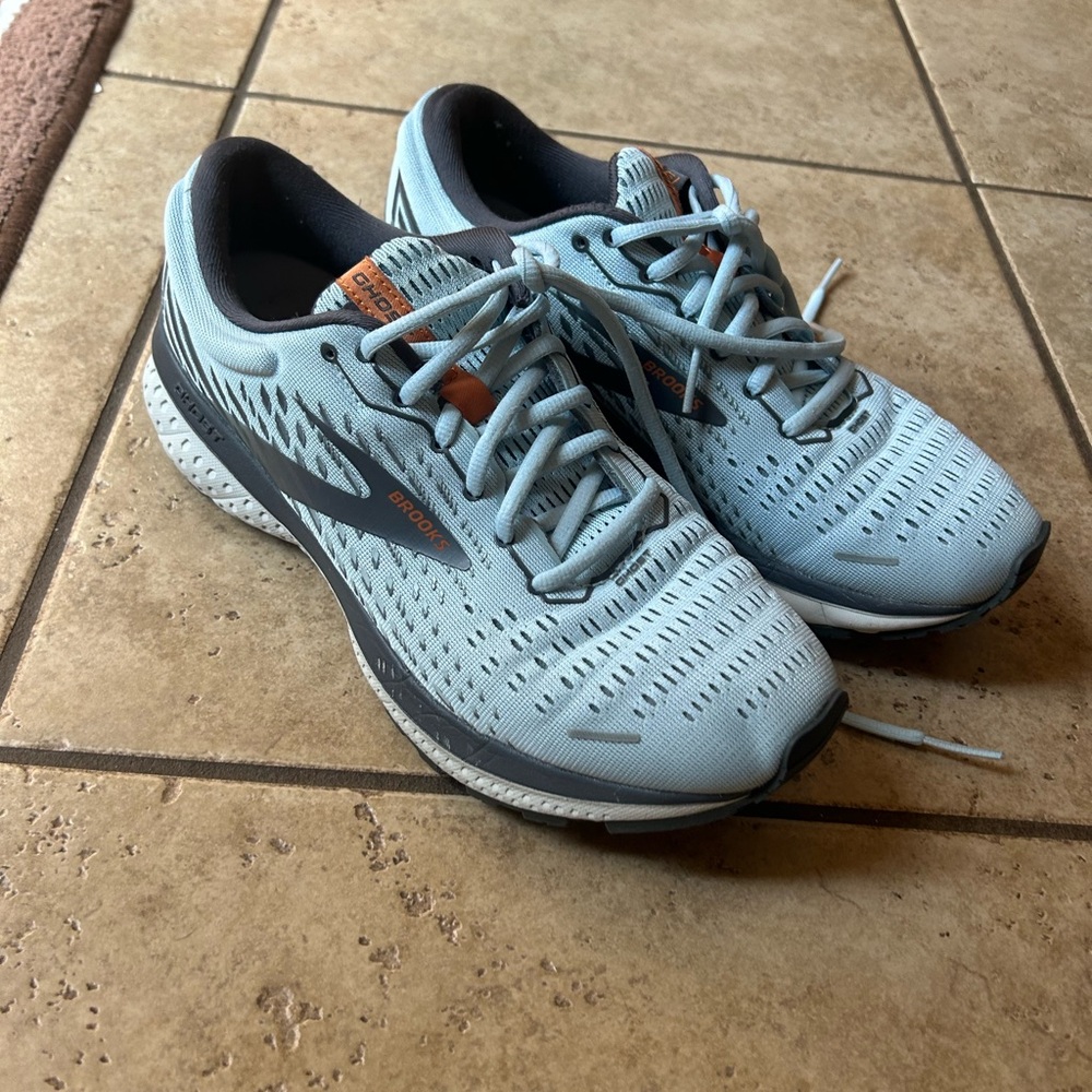 Brooks ghost tennis shoes